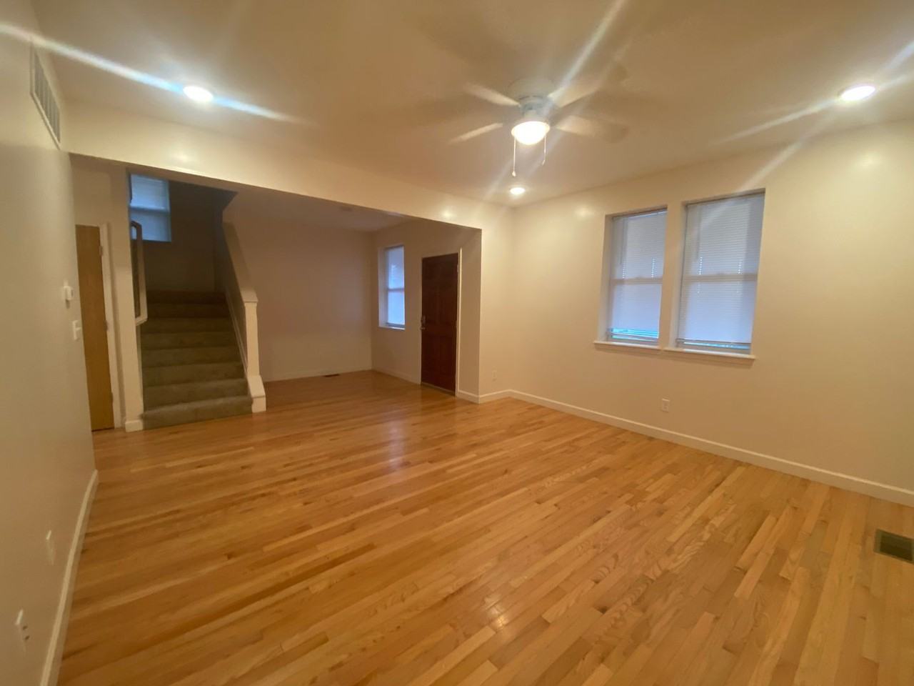 1539 Summit St - Photo 6 of 29