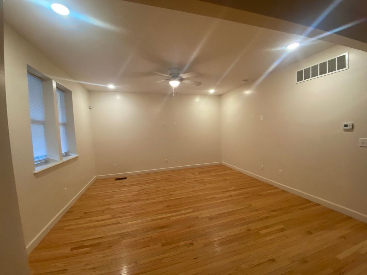 1539 Summit St - Photo 7 of 29