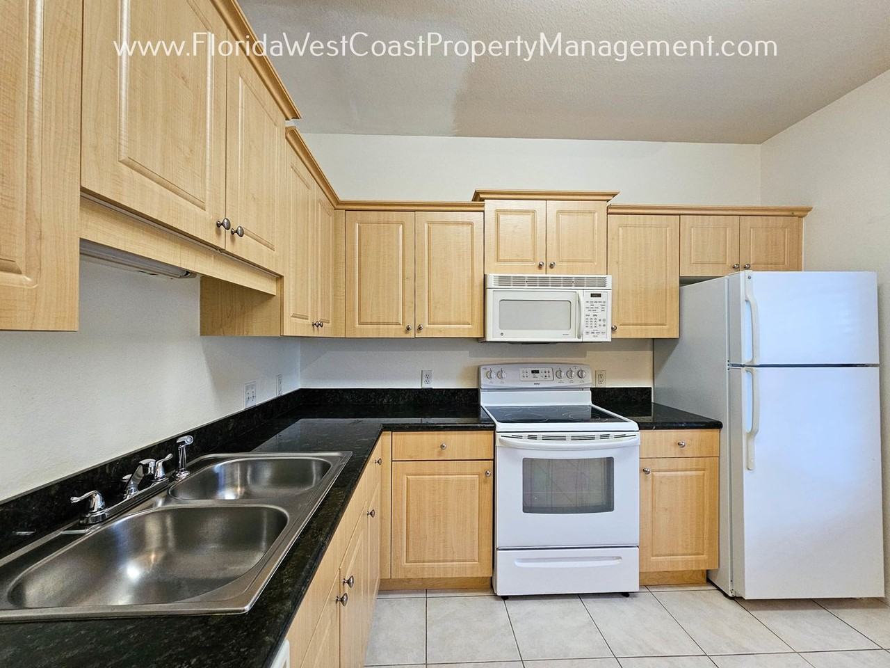 7654 Plantation Cir - Photo 2 of 28