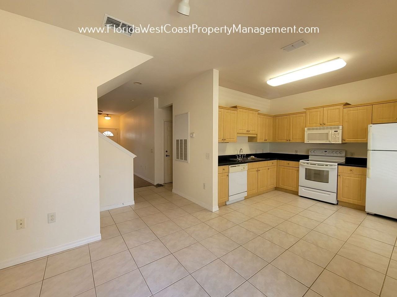 7654 Plantation Cir - Photo 3 of 28