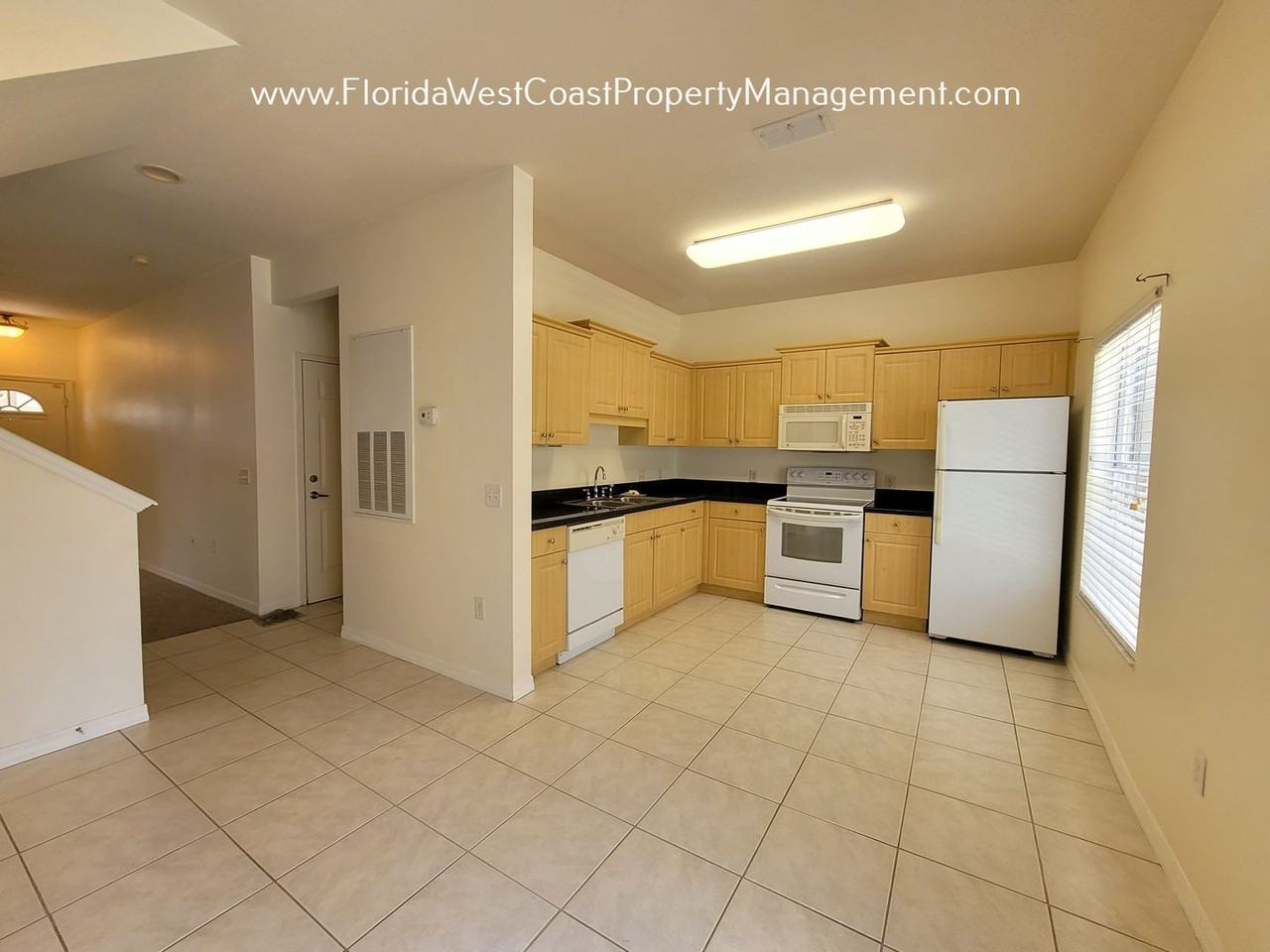 7654 Plantation Cir - Photo 4 of 28