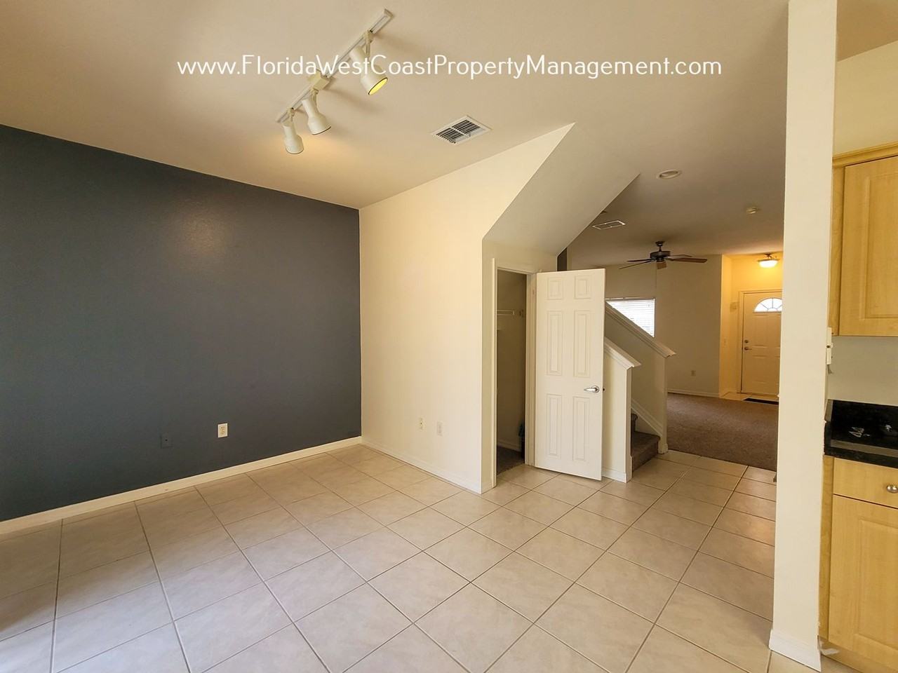 7654 Plantation Cir - Photo 5 of 28