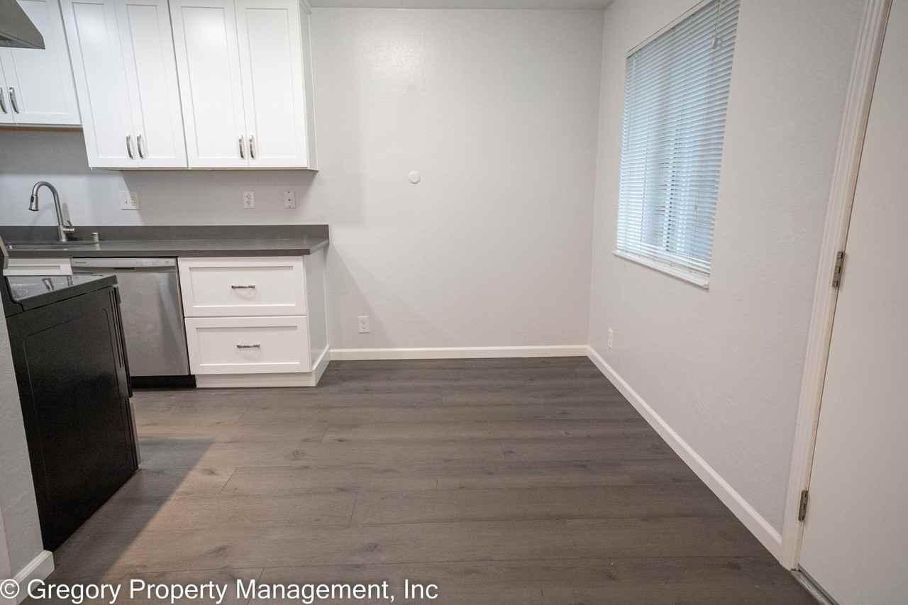 1817 Central Ave - Photo 4 of 33