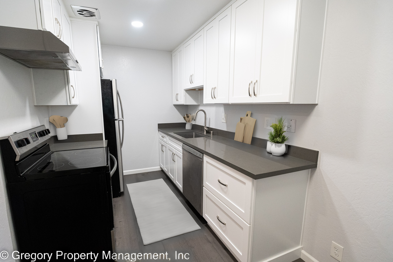 1817 Central Ave - Photo 6 of 33