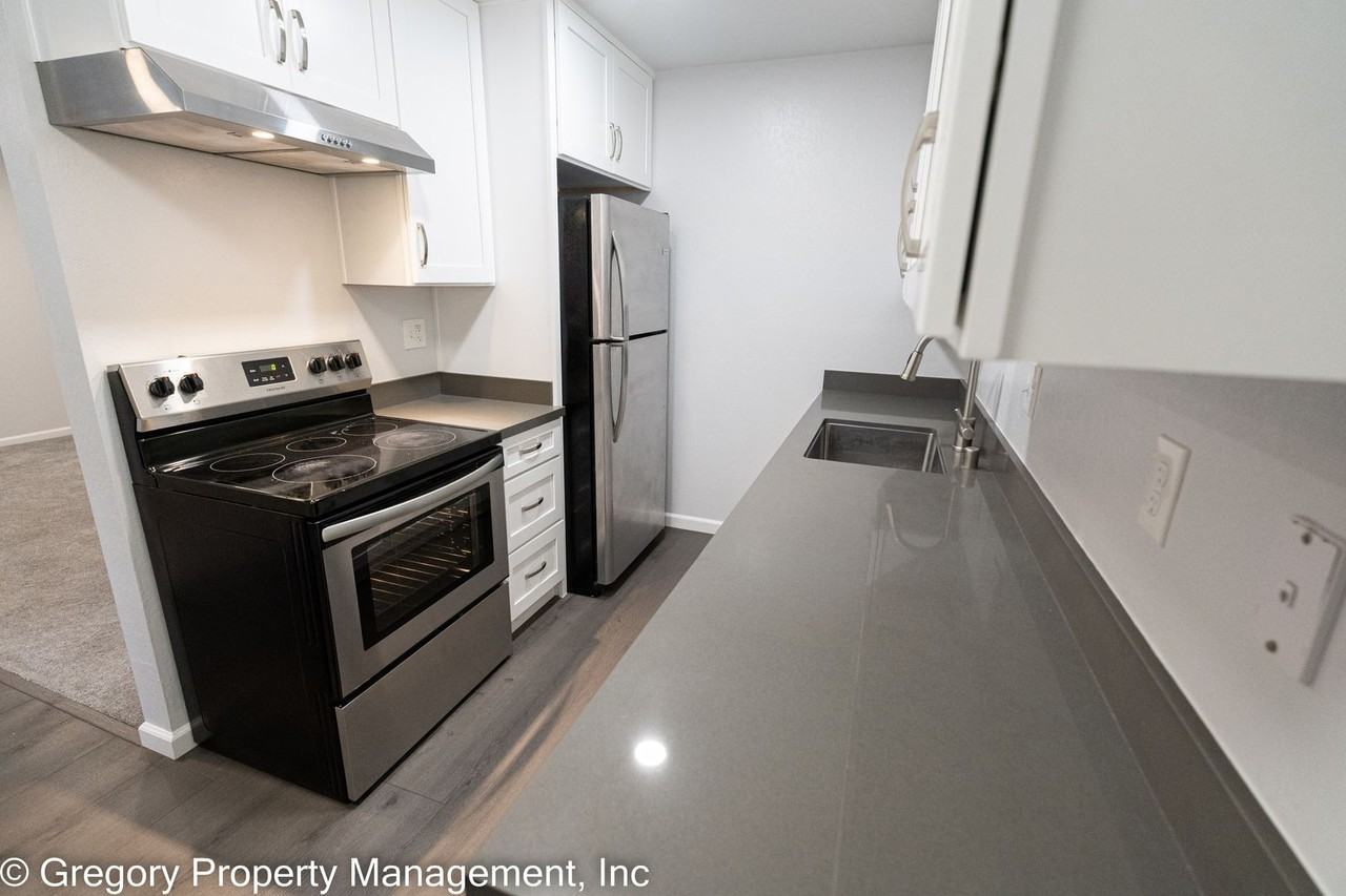 1817 Central Ave - Photo 7 of 33