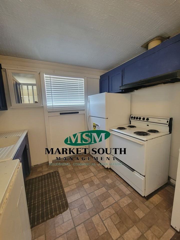 306 Lincoln St - Photo 5 of 12