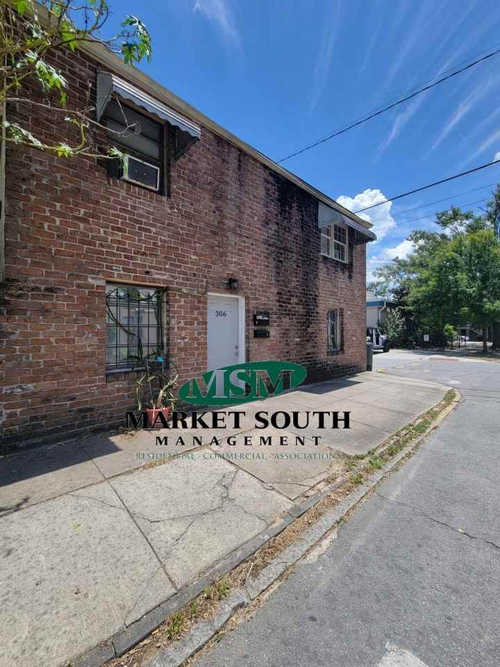 306 Lincoln St - Photo 4 of 12
