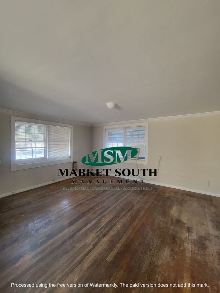 306 Lincoln St - Photo 6 of 12