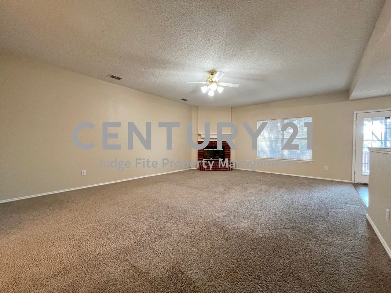 4021 Busch Gardens Dr - Photo 2 of 11