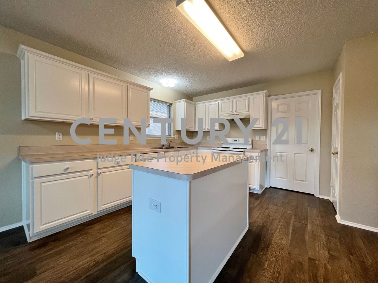 4021 Busch Gardens Dr - Photo 3 of 11