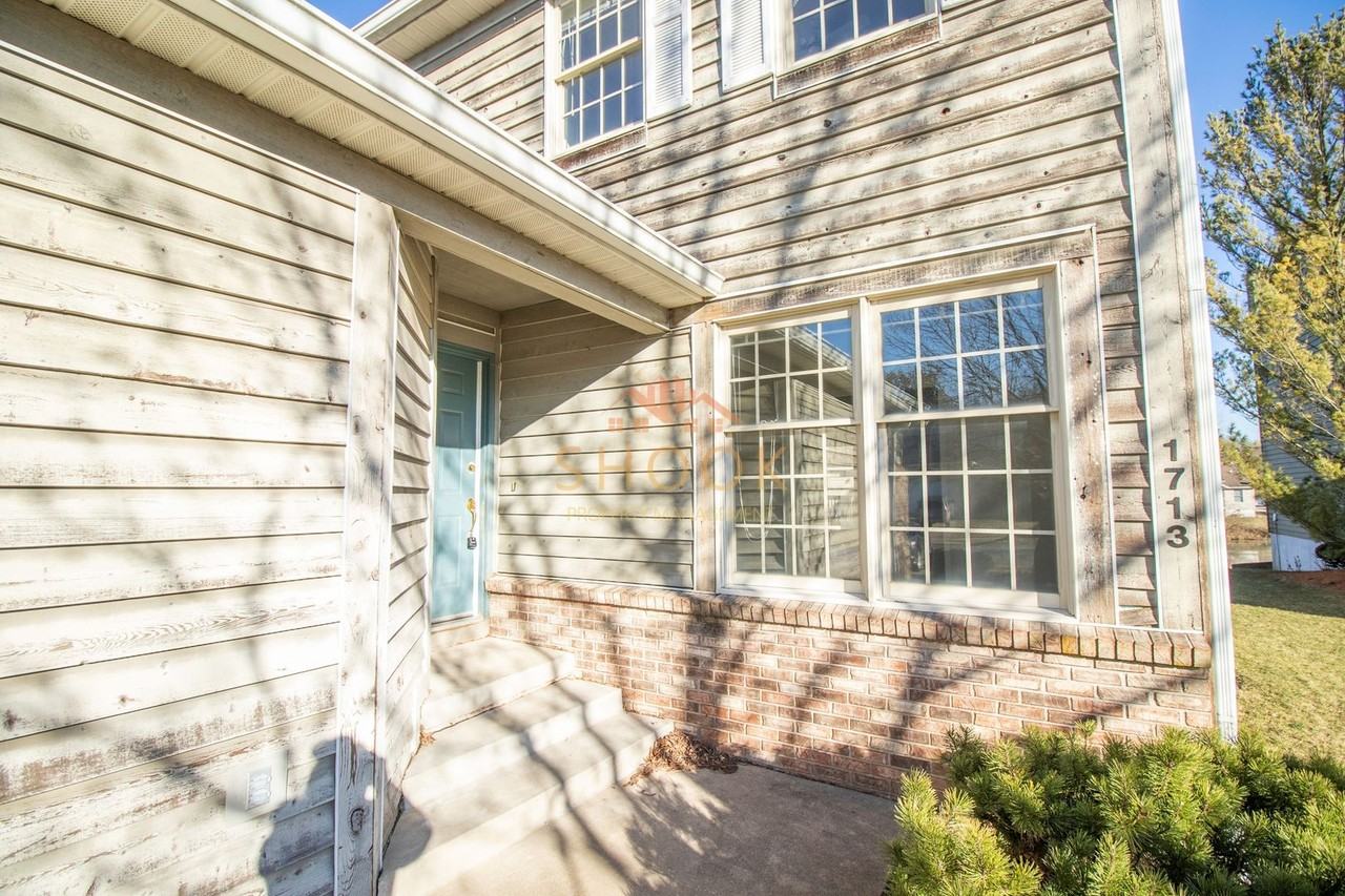 1713 Ashbury Ct - Photo 2 of 17