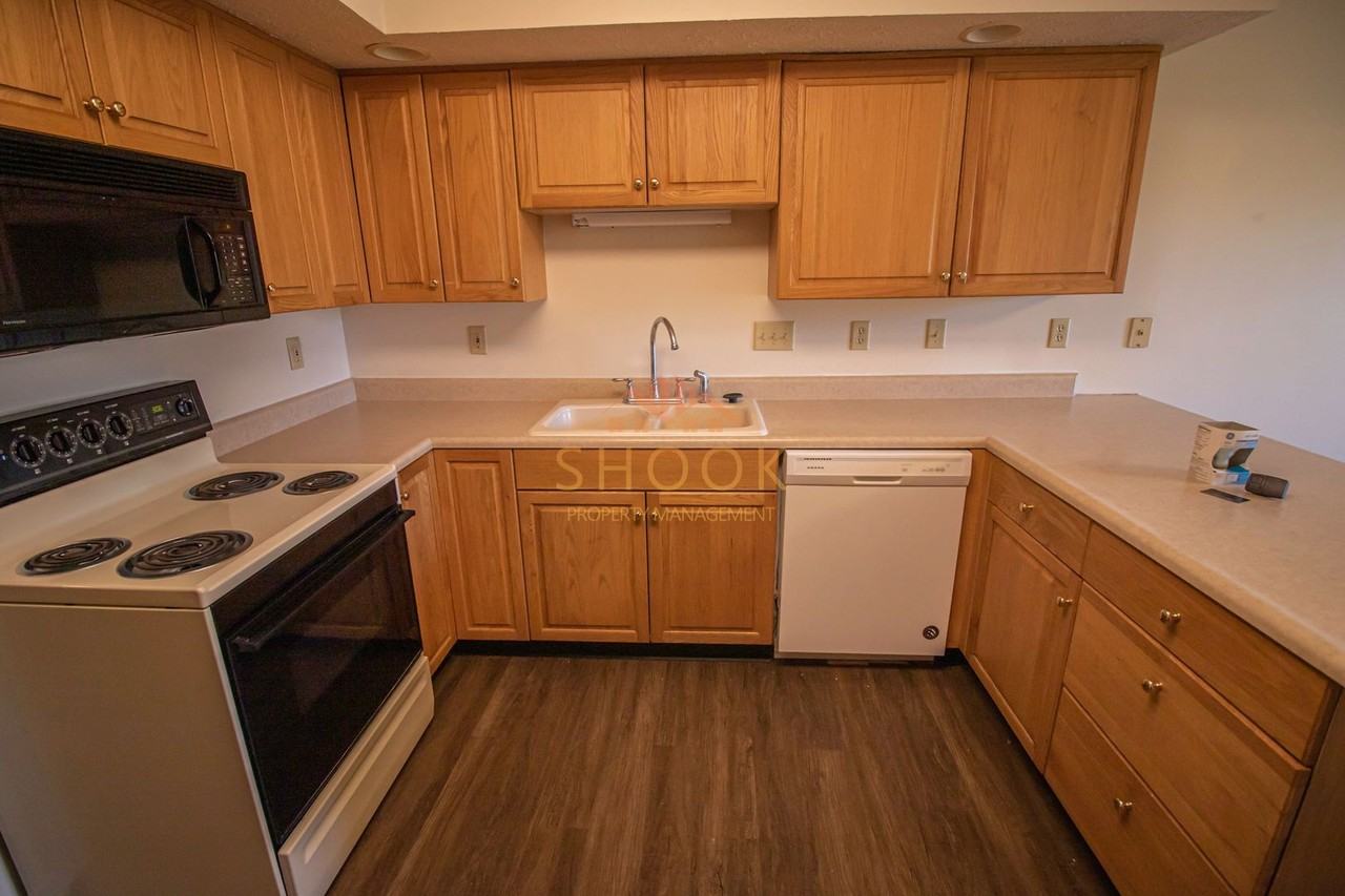 1713 Ashbury Ct - Photo 7 of 17