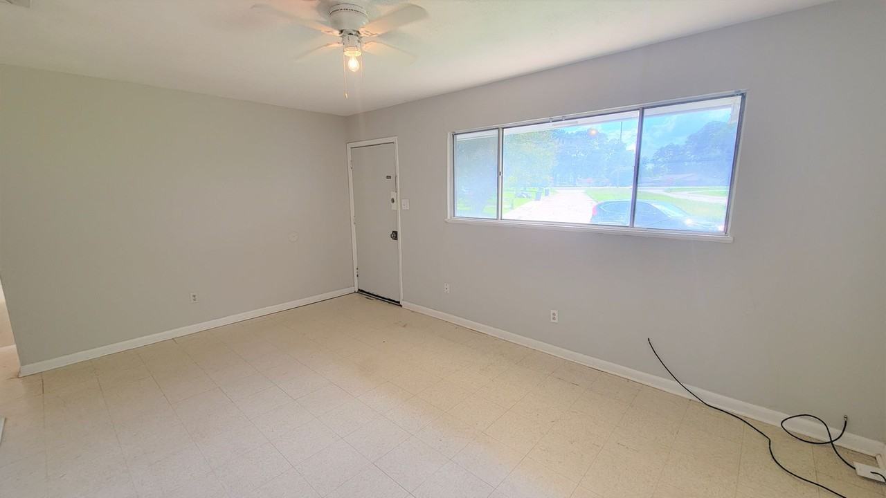 3406 Black Lake Cir - Photo 3 of 19