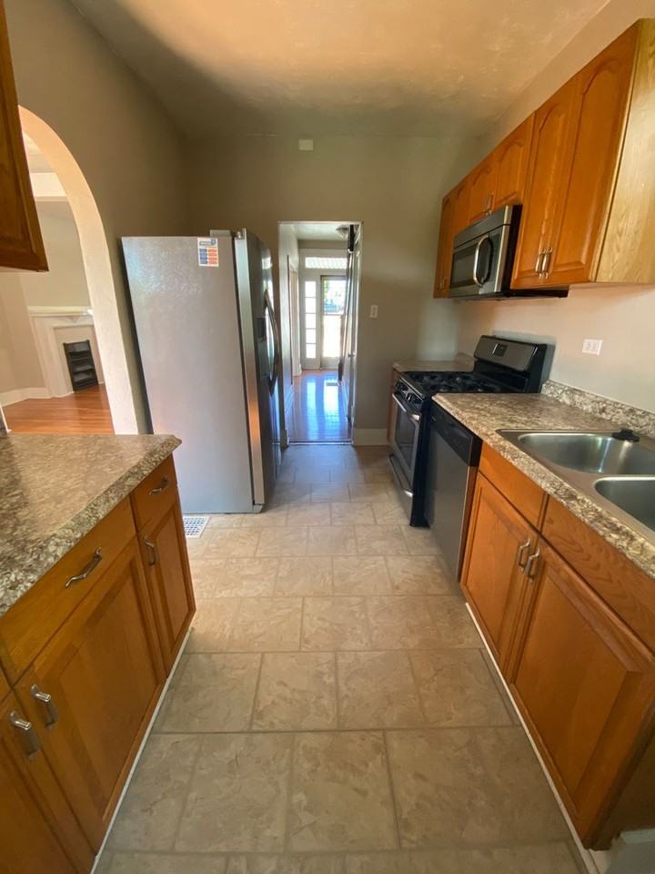 111 Harwood St - Photo 6 of 15