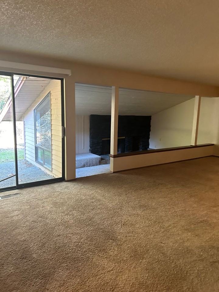 404 20th St - Photo 2 of 4