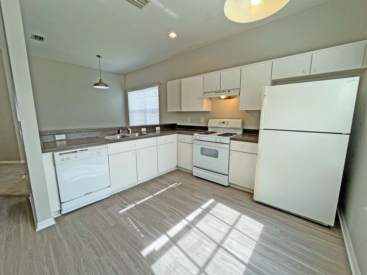 24925 Vintage Court - Photo 6 of 38