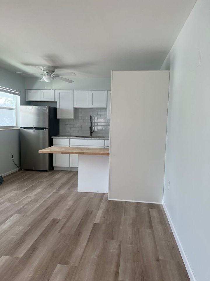 215B Park Blvd S - Photo 3 of 10