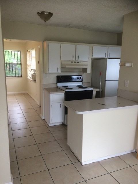 1429 Nw 24th Ave - Photo 4 of 13