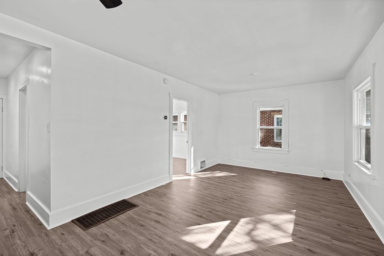 2058 S Corona St - Photo 6 of 38
