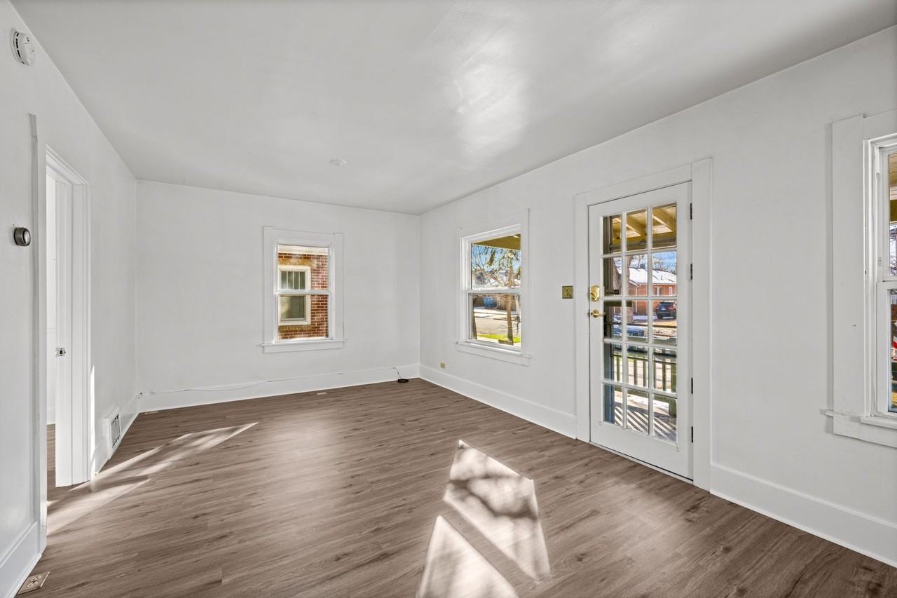 2058 S Corona St - Photo 7 of 38