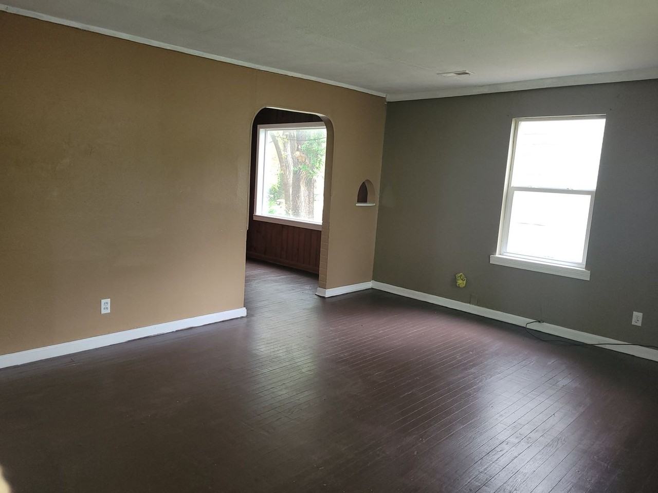 1545 N Chautauqua Ave - Photo 2 of 21