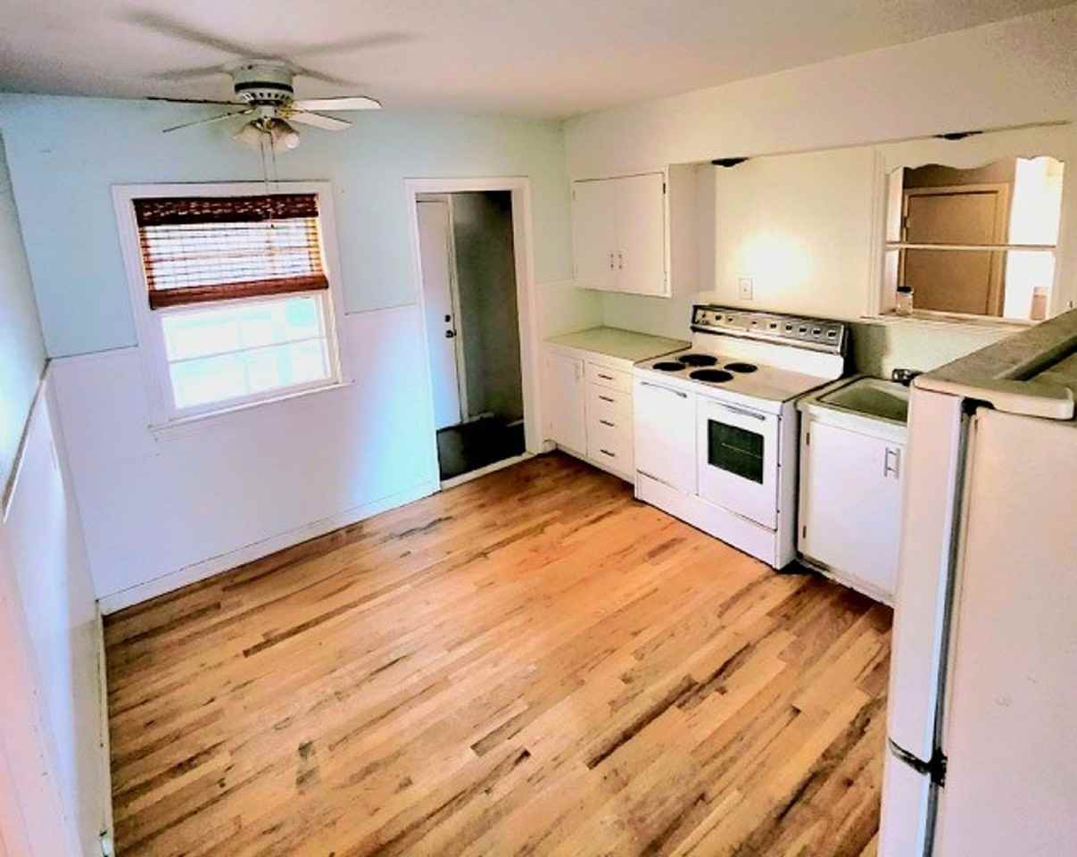 2315 35th St - Photo 2 of 9