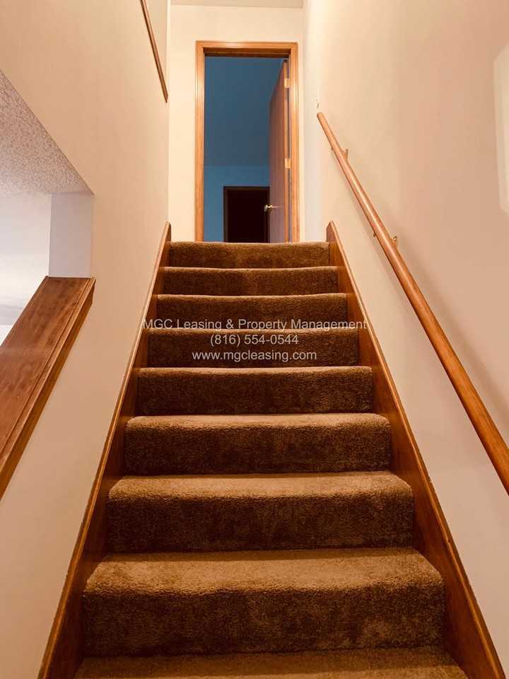 513 N Foxridge Dr - Photo 7 of 22