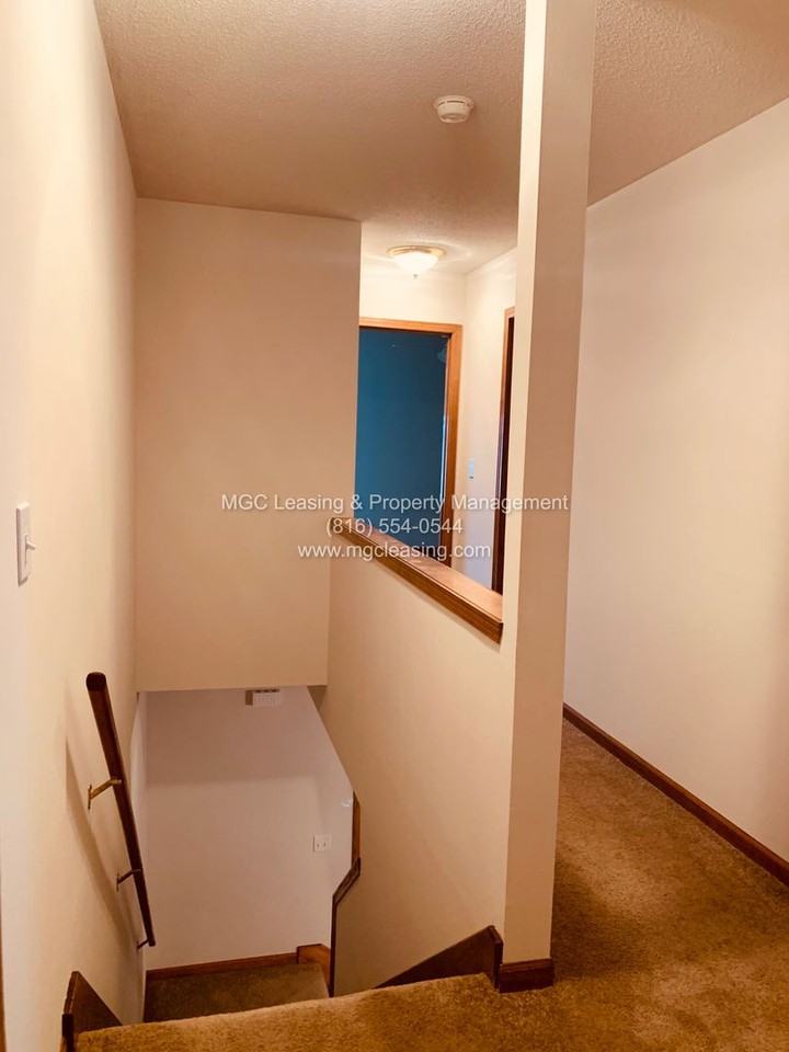 513 N Foxridge Dr - Photo 6 of 22