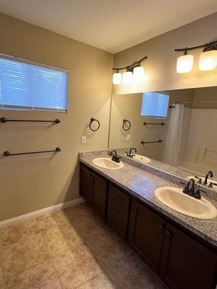 4105 Abrams Ave - Photo 2 of 19