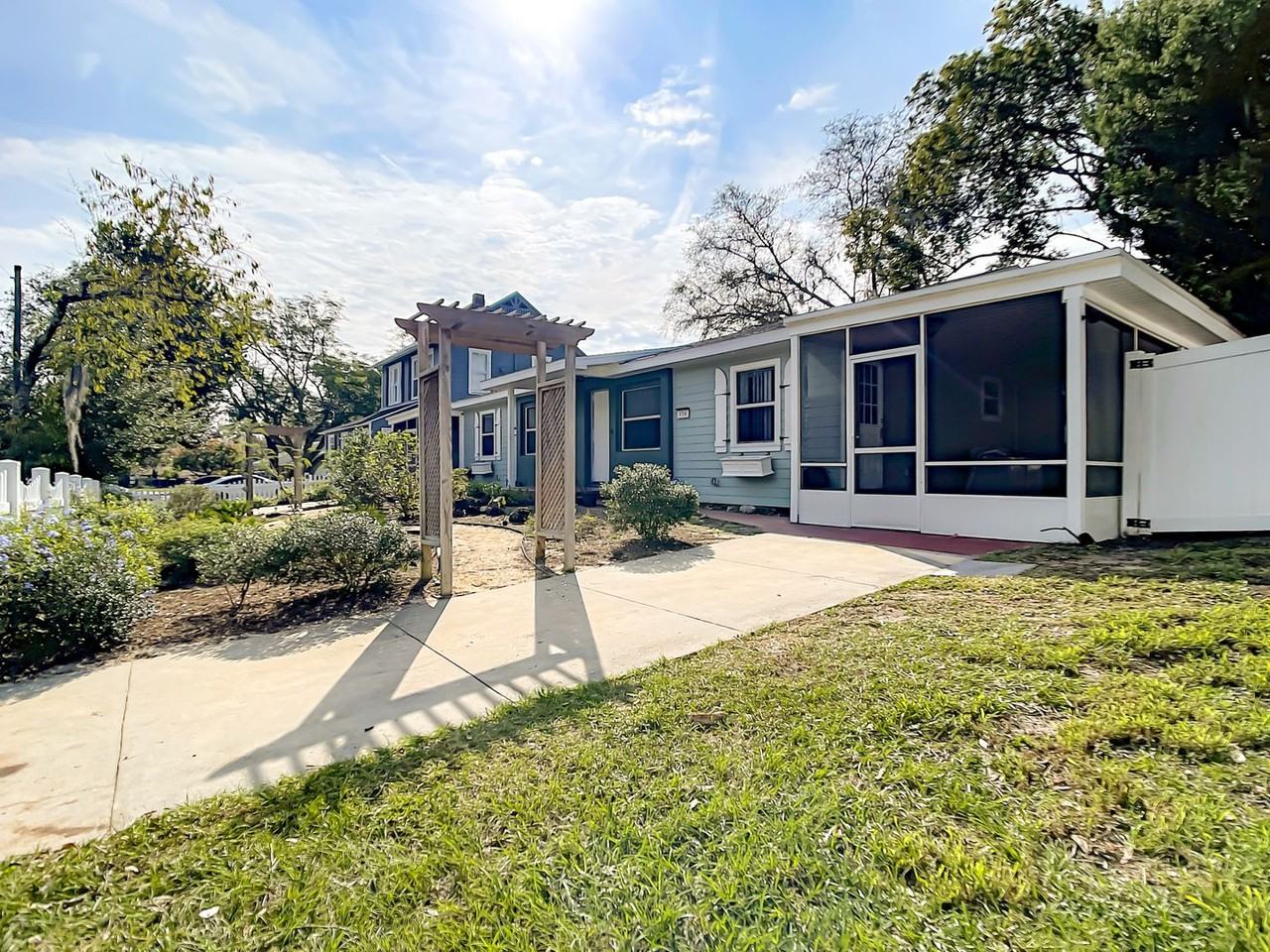 654 Warner St - Photo 2 of 24