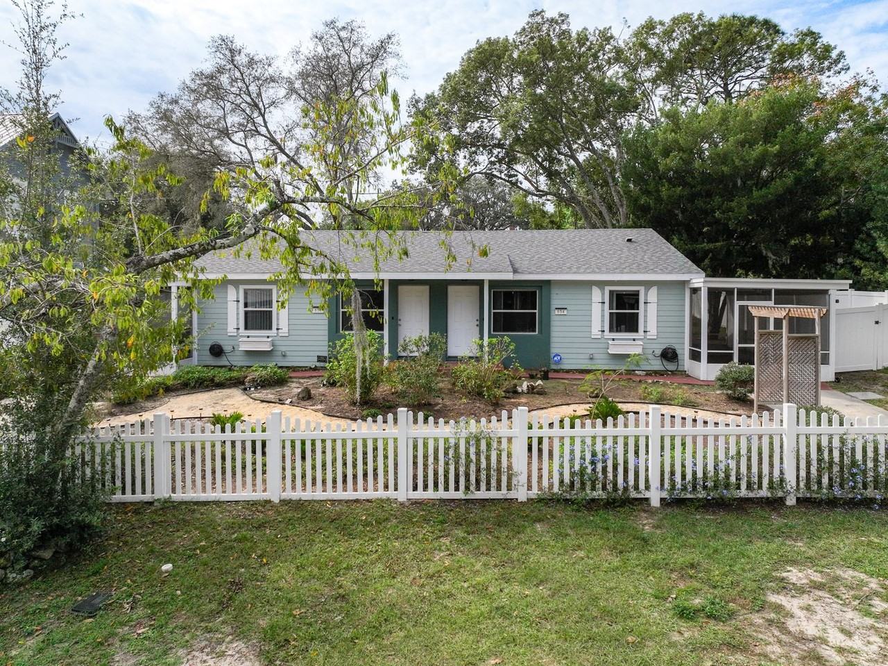 654 Warner St - Photo 3 of 24