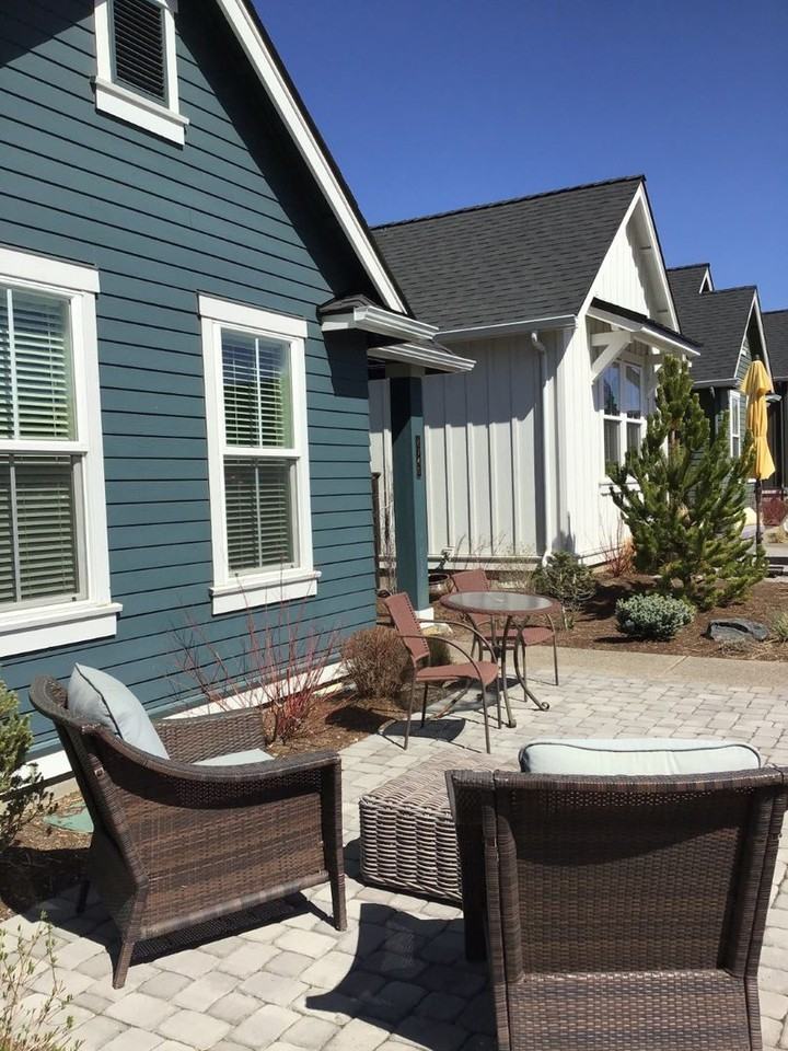 2740 Nw Ordway Ave - Photo 4 of 50