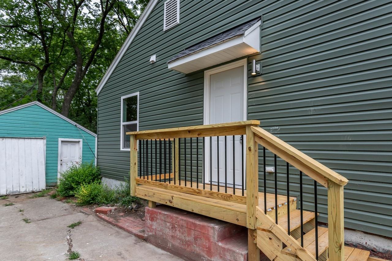 303 Sanford Ave - Photo 2 of 16