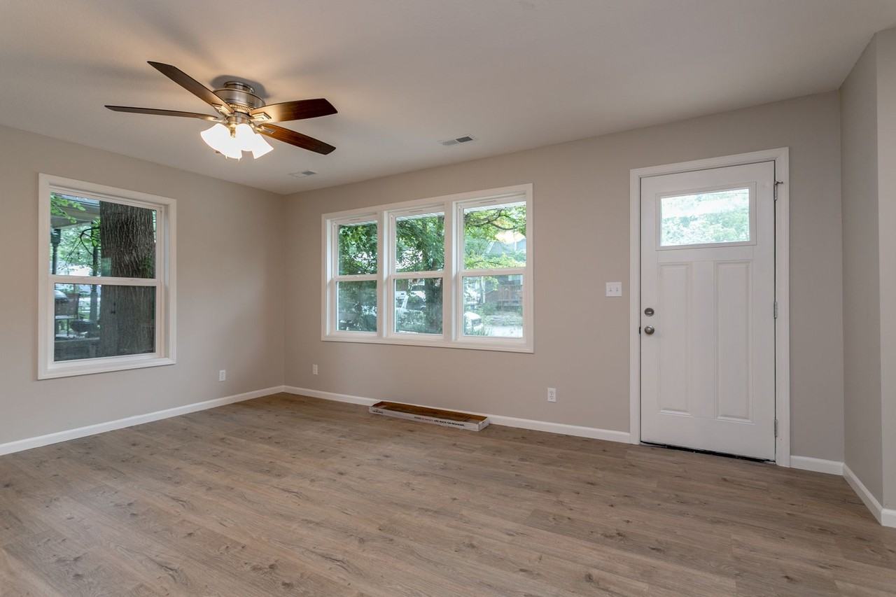 303 Sanford Ave - Photo 4 of 16