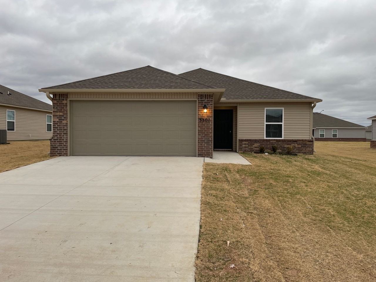 3301 E Jacob Ln - Photo 4 of 16