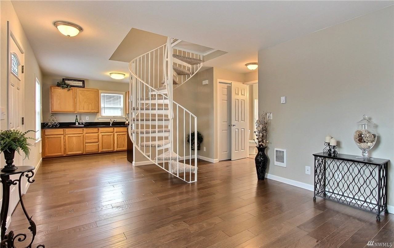 833 E 51st St - Photo 2 of 14