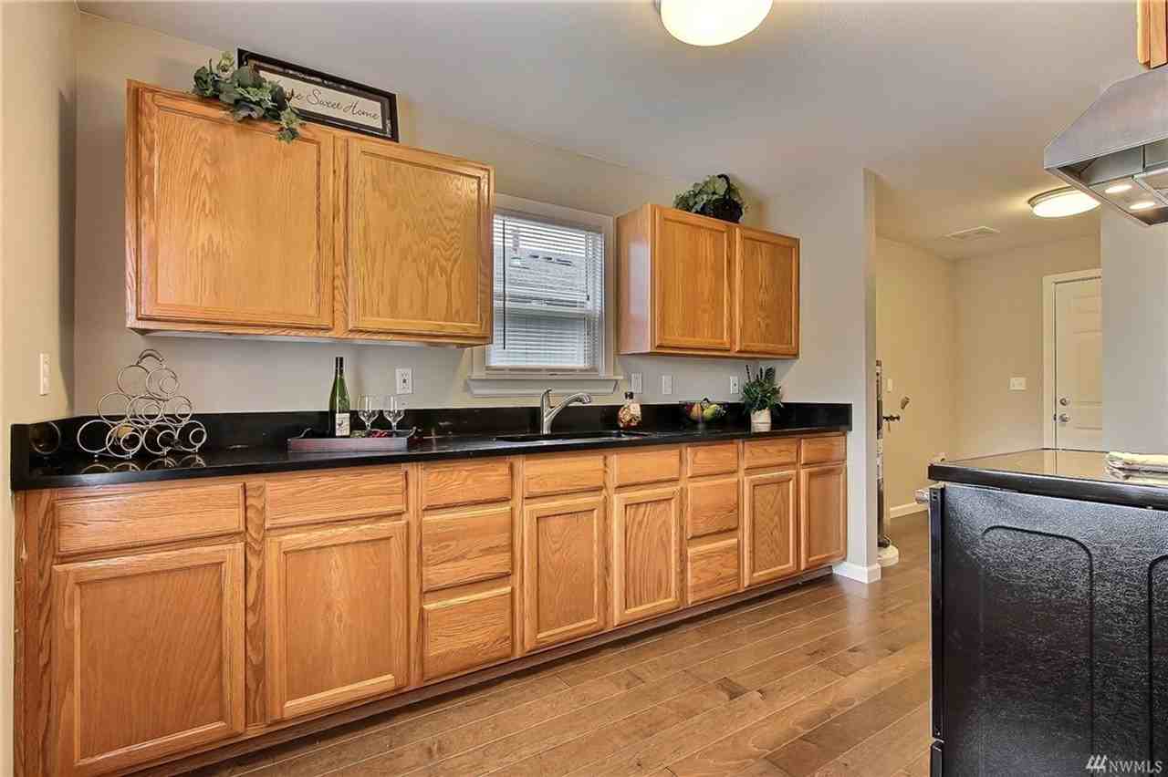 833 E 51st St - Photo 3 of 14