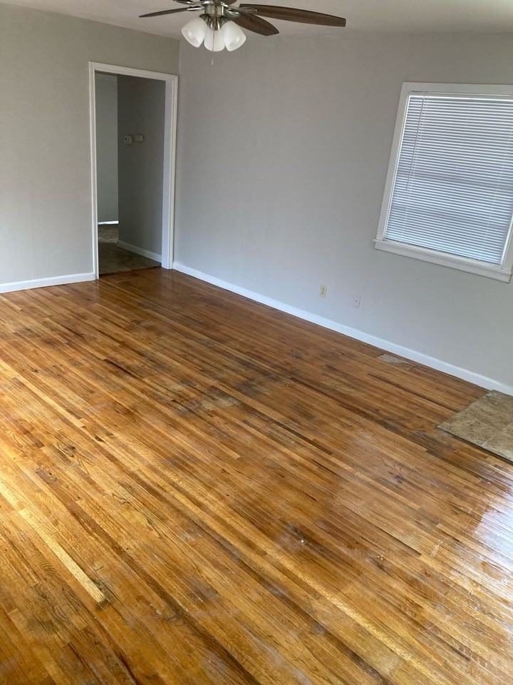 3006 47th St - Photo 2 of 3