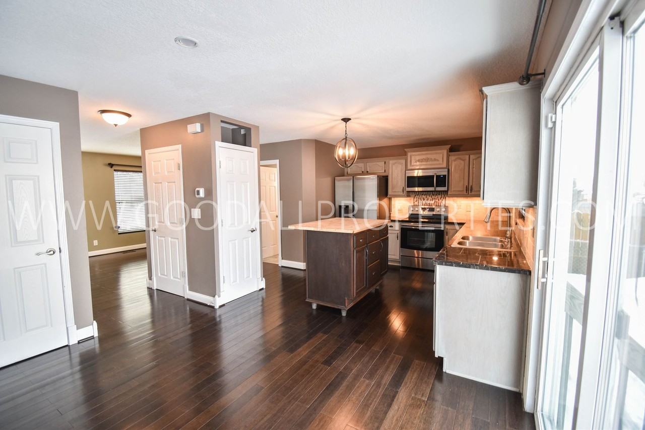 570 Se Carefree Ln - Photo 7 of 32