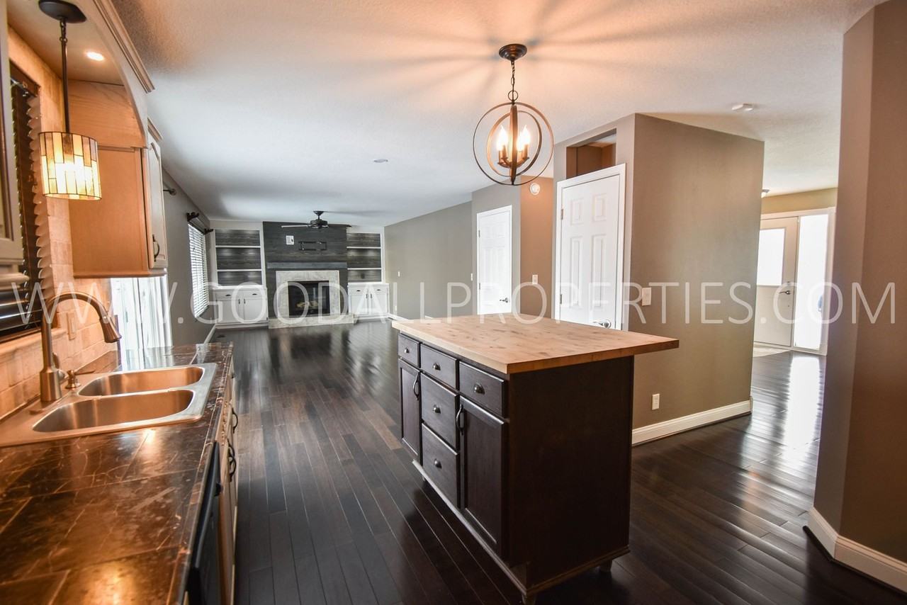 570 Se Carefree Ln - Photo 4 of 32