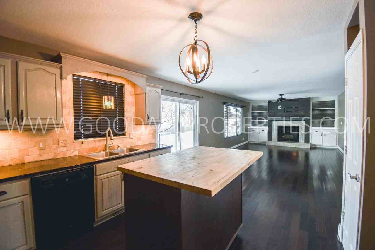 570 Se Carefree Ln - Photo 5 of 32