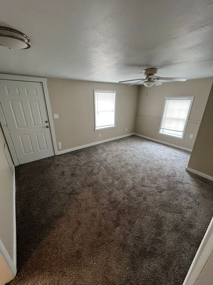 215 N Birch St - Photo 3 of 8