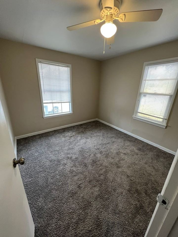 215 N Birch St - Photo 4 of 8