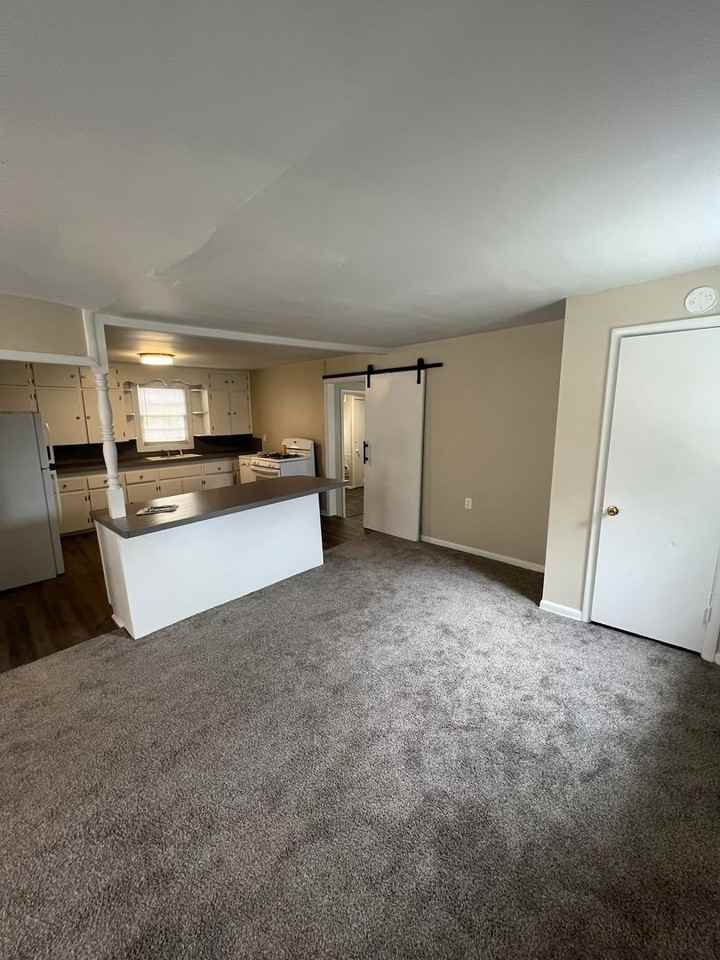215 N Birch St - Photo 7 of 8