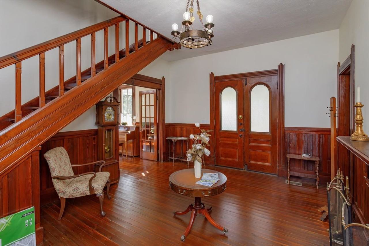 593 W Church Ave - Photo 4 of 31