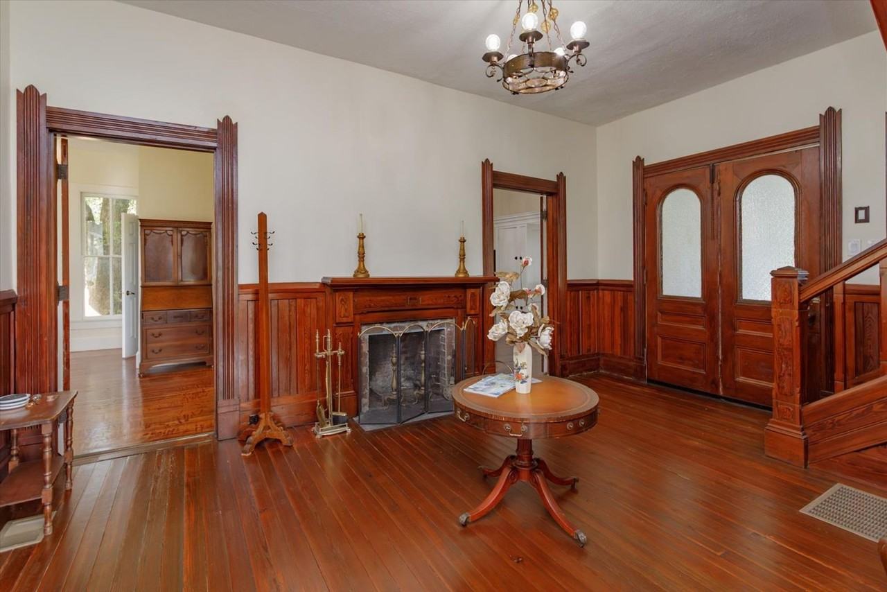 593 W Church Ave - Photo 5 of 31