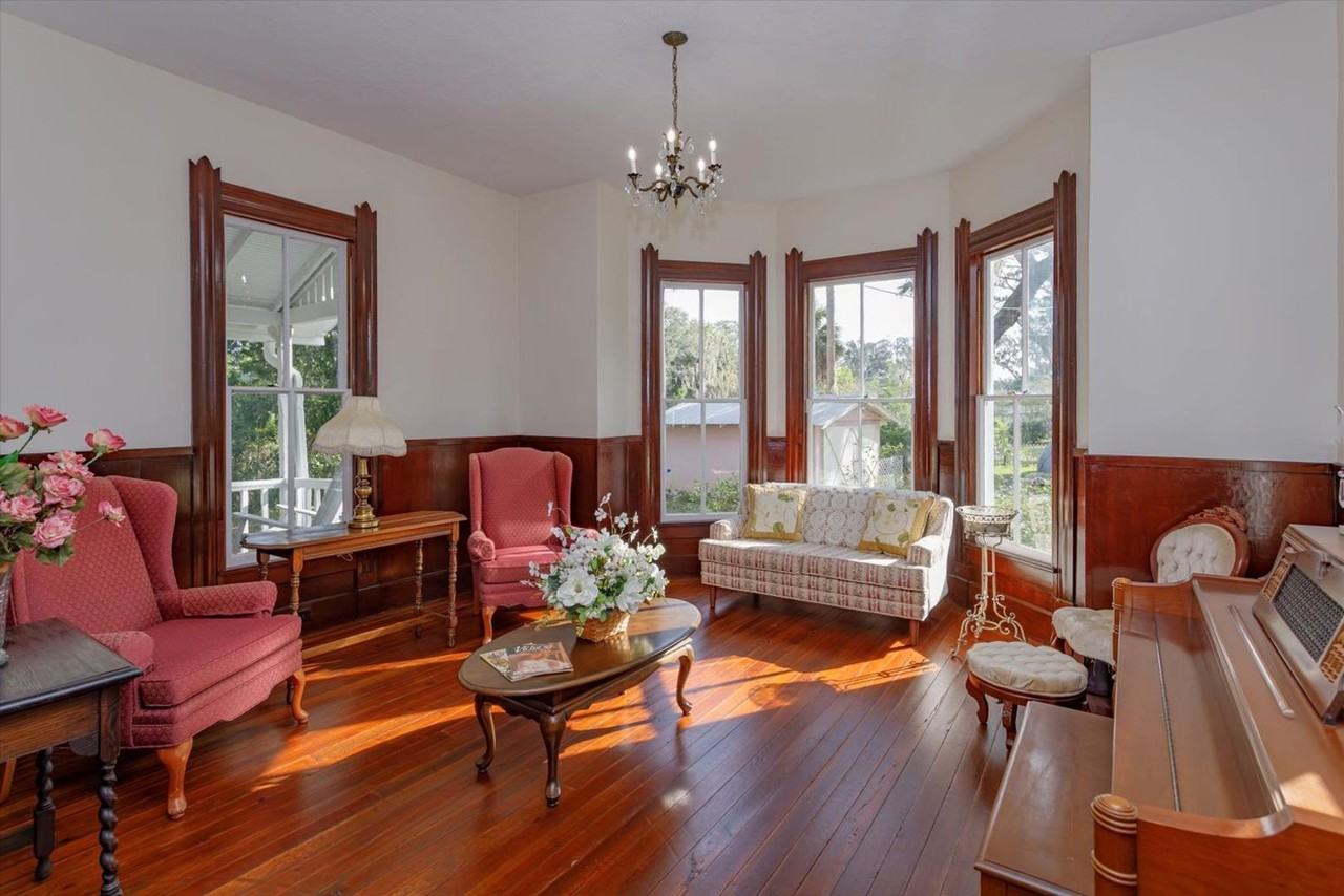 593 W Church Ave - Photo 7 of 31