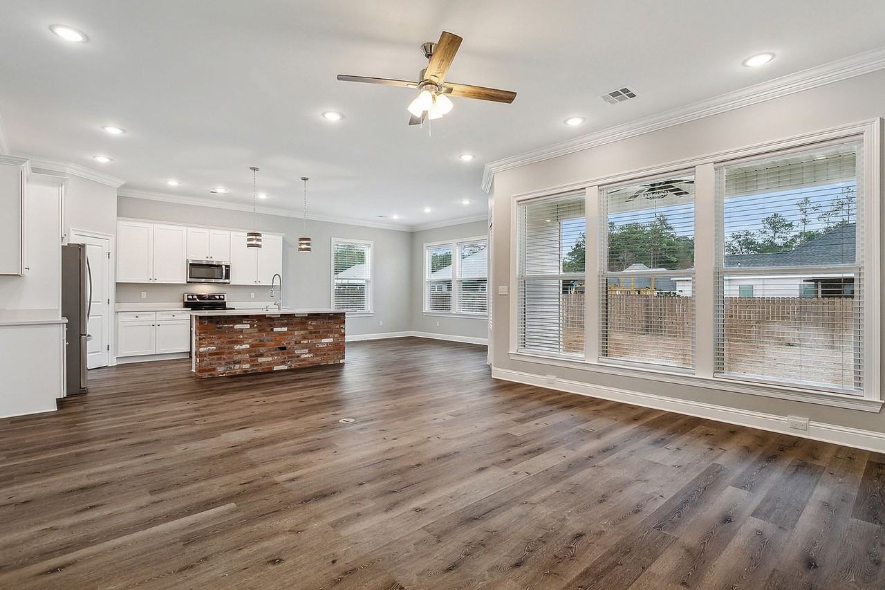 20112 Linden St - Photo 2 of 12