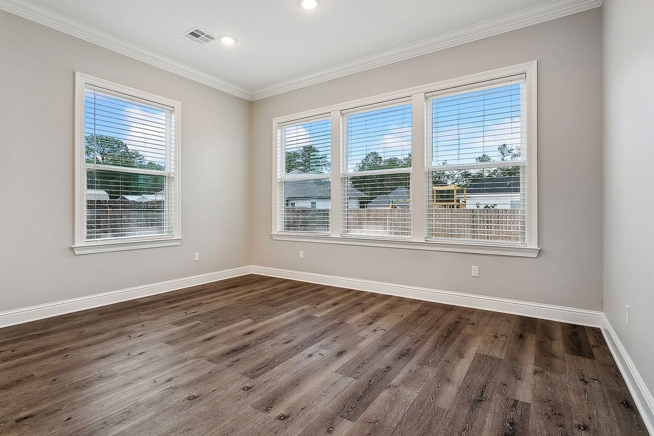 20112 Linden St - Photo 3 of 12