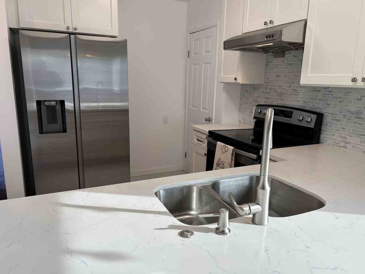 1229 Maple Ave - Photo 6 of 24